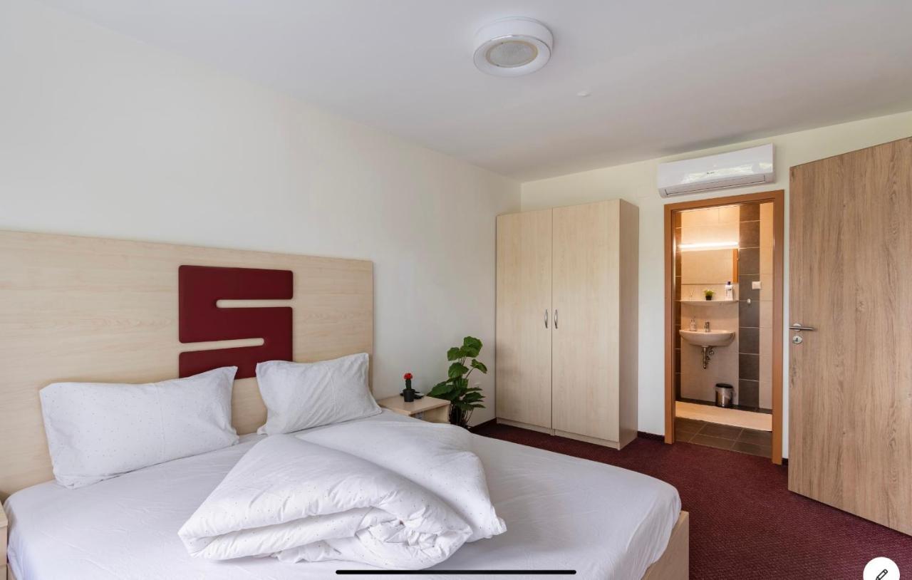 Sinus Premium Aparthotel Siófok Exteriör bild