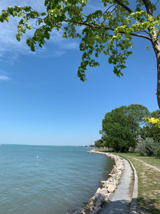 Sinus Premium Aparthotel Siófok Exteriör bild