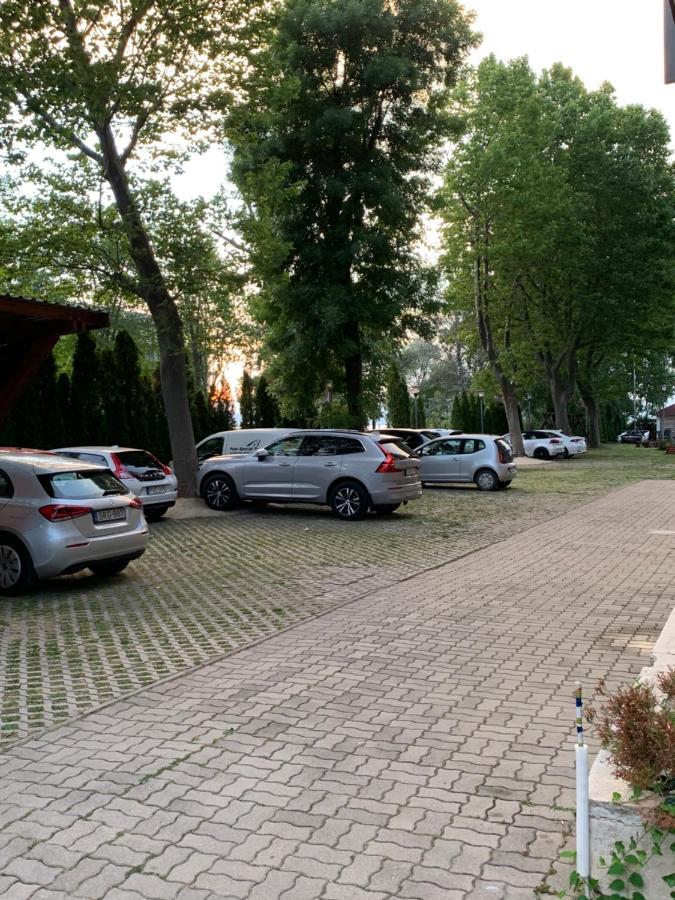 Sinus Premium Aparthotel Siófok Exteriör bild